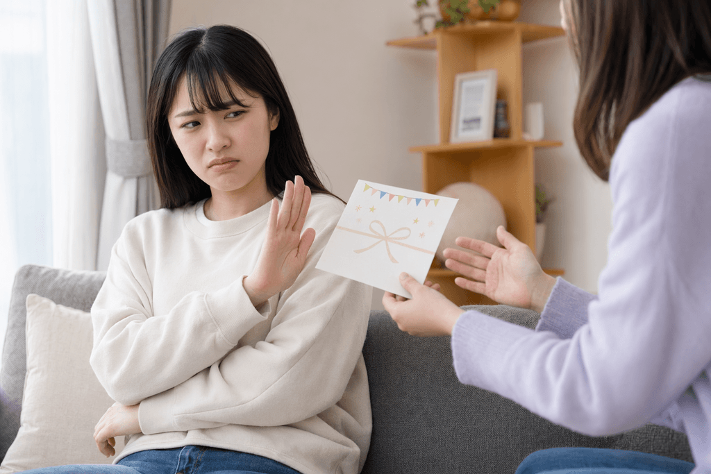 強いて