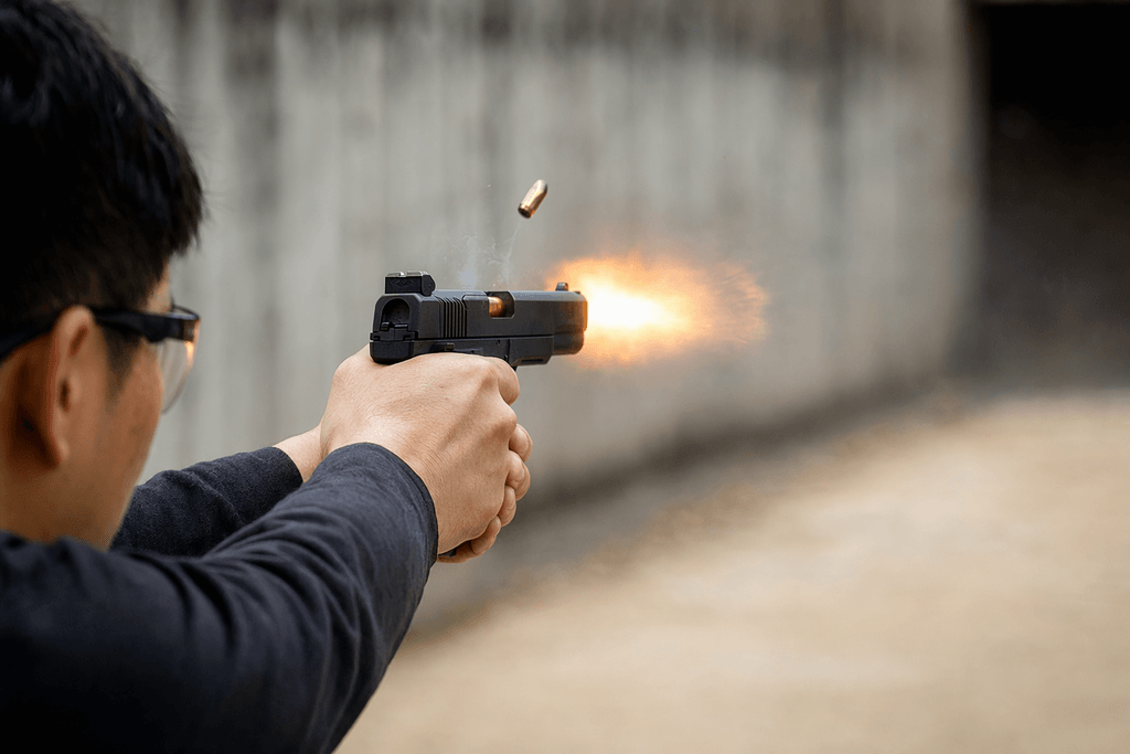 撃つ