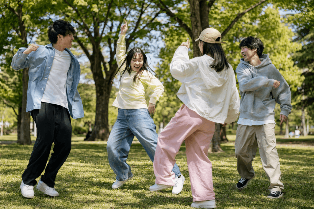 踊る